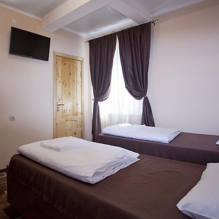 Inn Mroyal Сухуми Екстериор снимка