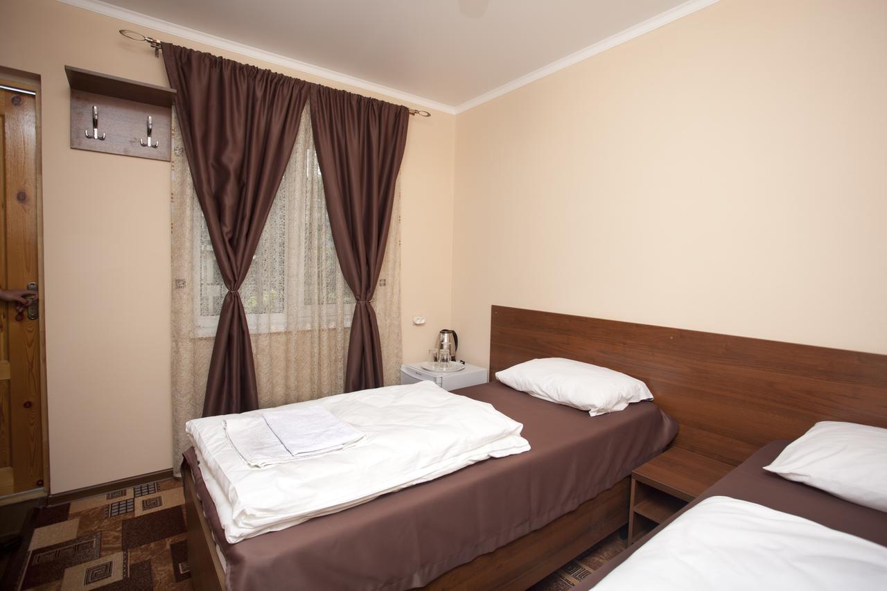 Inn Mroyal Сухуми Екстериор снимка